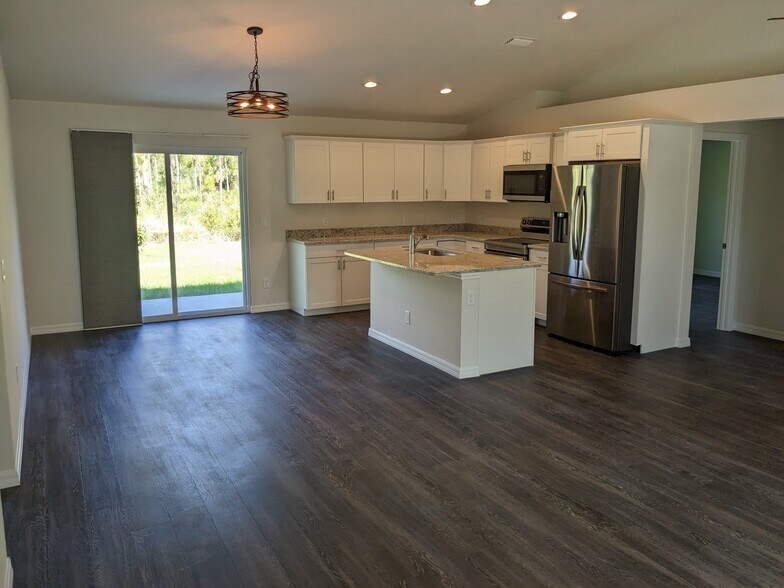 Building Photo - 5900 Cazler Ave