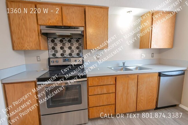 Building Photo - Cozy 2 Bed, 2 Bath Home with Stylish Floor...