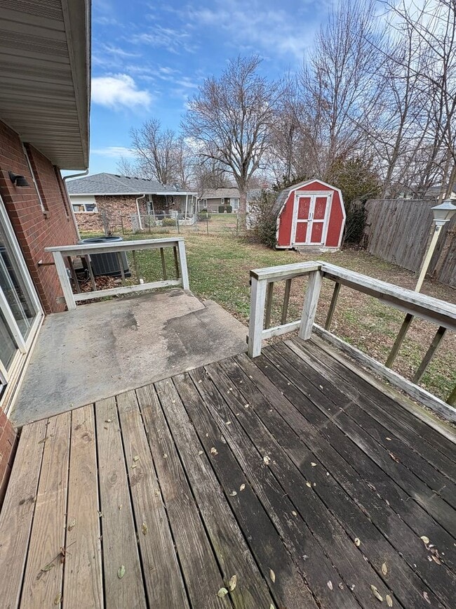 Building Photo - 1303 E Division St