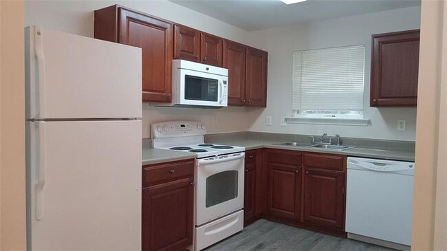 Building Photo - 755 Crestwell Cir