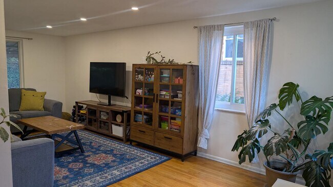 Building Photo - 3943 Boulevard Dr