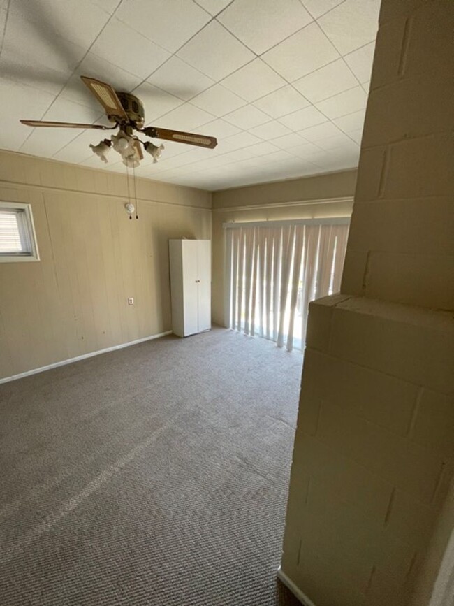 Building Photo - Available Large 3 Bedroom 1 Bath with Conv...