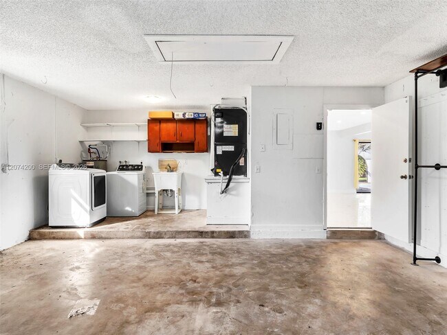 Building Photo - 10251 NW 39th Ct
