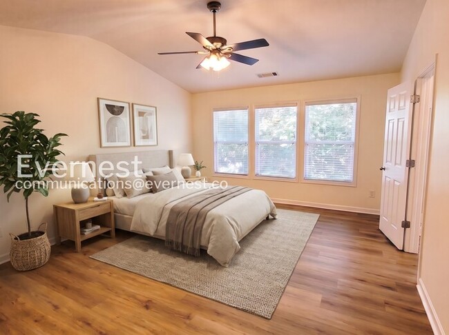Building Photo - 3 Bed/2.5 Bath Townhome with Modern Amenities