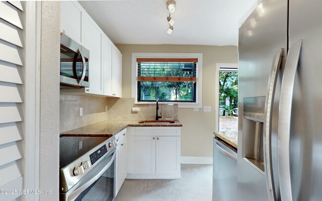 Building Photo - 1510 Naldo Ave