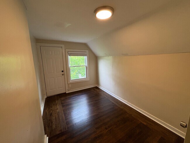 Building Photo - Updated 4 bed 1.5 Bath in Omaha