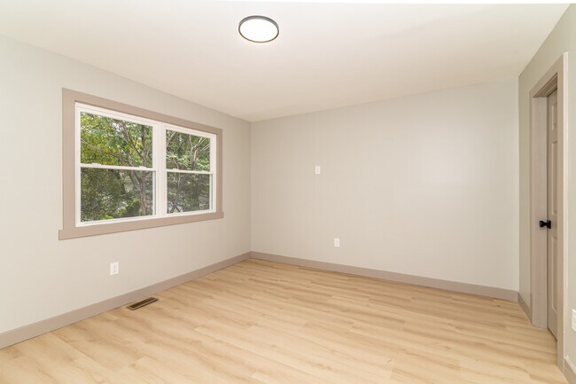 Building Photo - 4 Magnolia Ct