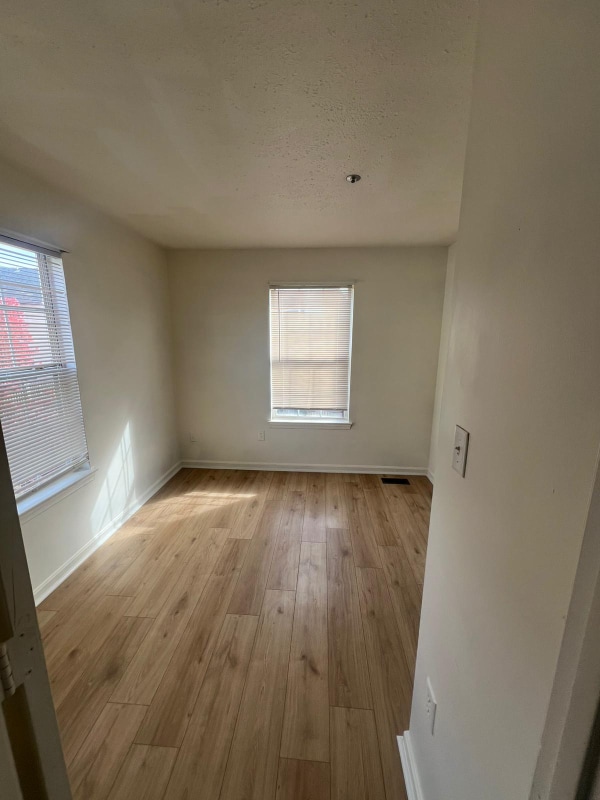 Building Photo - 5252 Daventry Ter