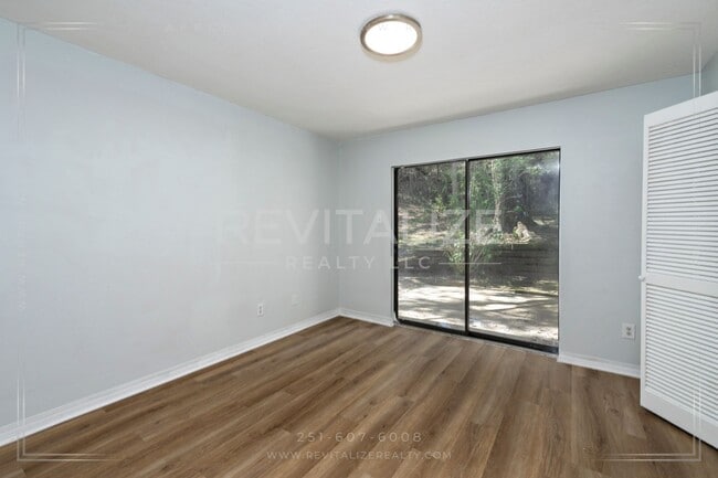 Building Photo - Beautifully Updated 3-Bedroom Home with Granite Kitchen & Sunroom Retreat!