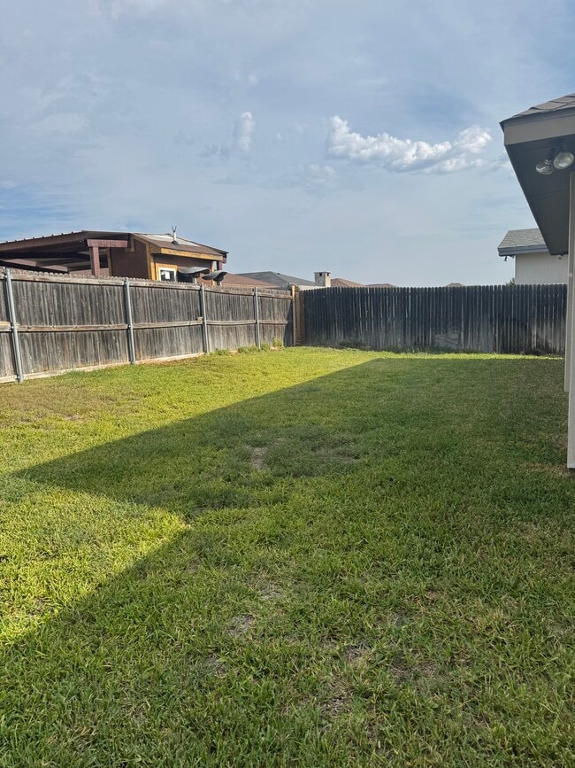 Building Photo - 212 Sandhill Oak Dr