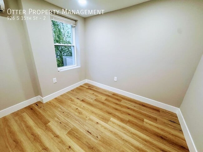 Building Photo - 926 S 15th St