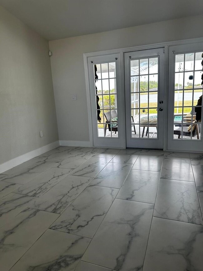 Building Photo - 2652 Hawthorne Ln