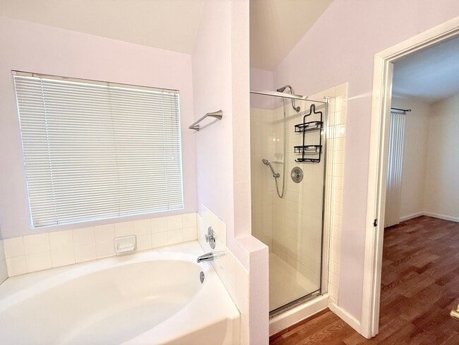 Building Photo - Spacious 4-Bedroom, 2-Bathroom Single-Stor...