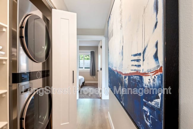 Building Photo - 4980 S Landing Dr