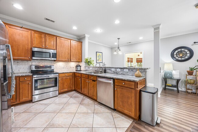 Building Photo - 1903 Dundalk Rd