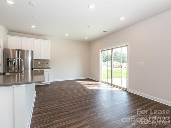 Building Photo - Charming 3-Bedroom Home with Landscaped Ba...