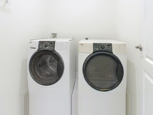 Building Photo - 3348 Perennial Ln