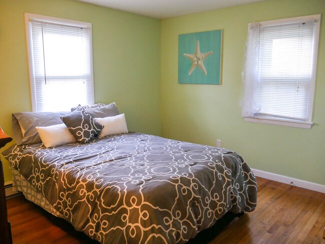 Building Photo - 136 Joan St