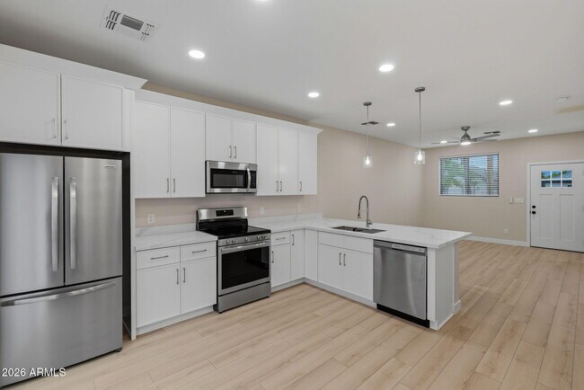 Building Photo - 1222 E Diamond St