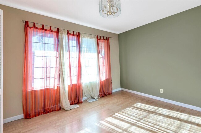 Building Photo - 40307 San Sebastian Pl