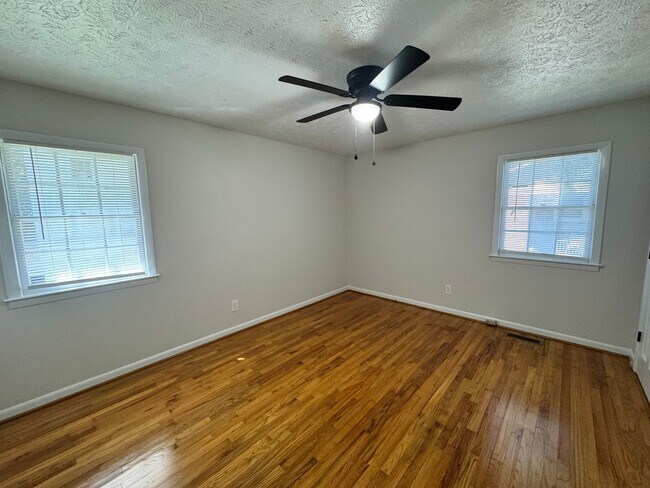 Building Photo - 4817 Hurley Dr