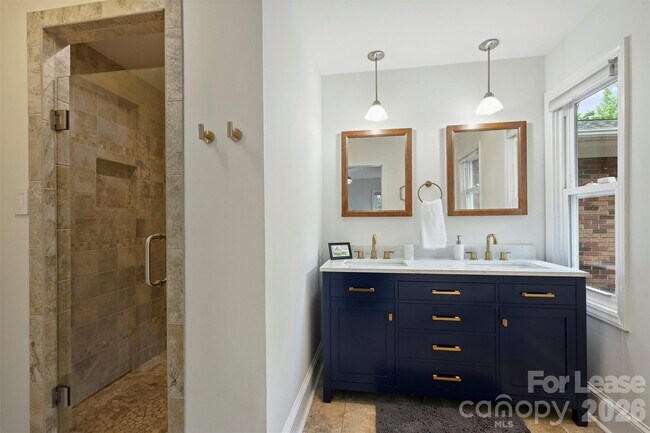 Building Photo - 2027 Wensley Dr