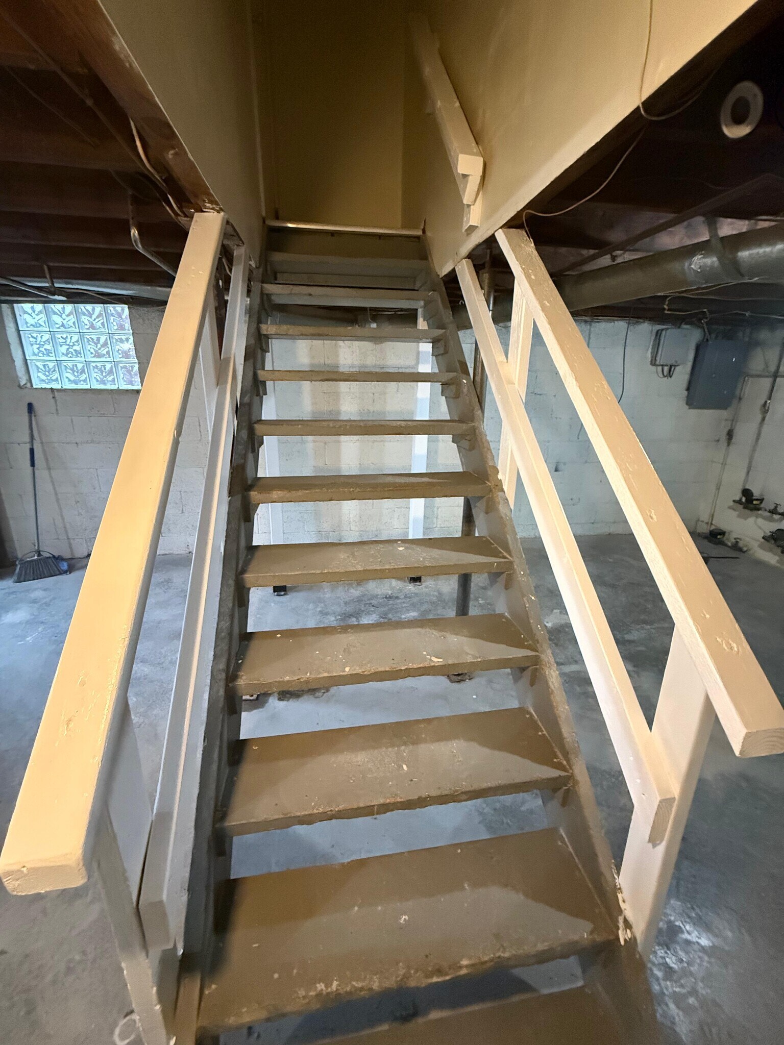 Building Photo - 628 Church St