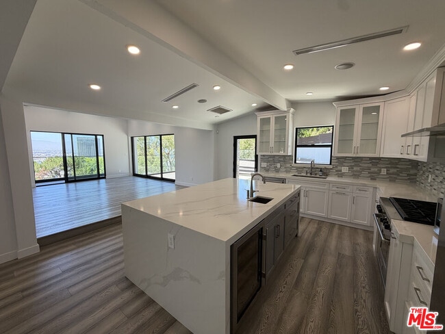Building Photo - 3565 Multiview Dr