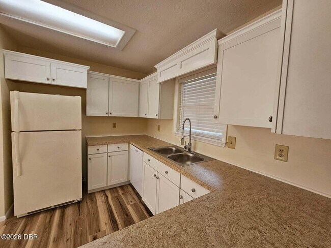 Building Photo - 621 Cole Dr