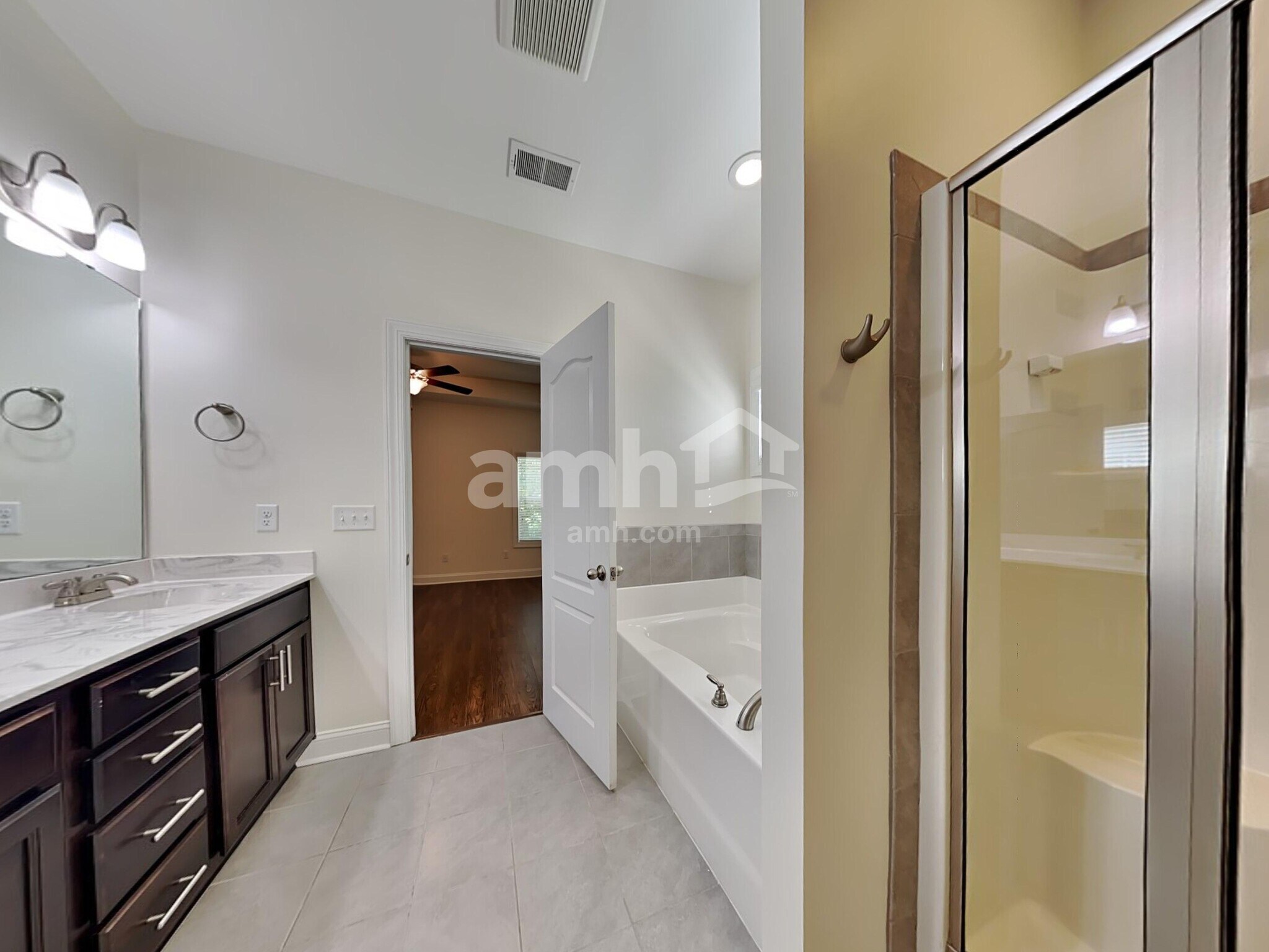 Building Photo - 101 Doral Blue Dr
