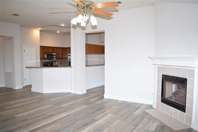 Building Photo - 3810 Newland Dr