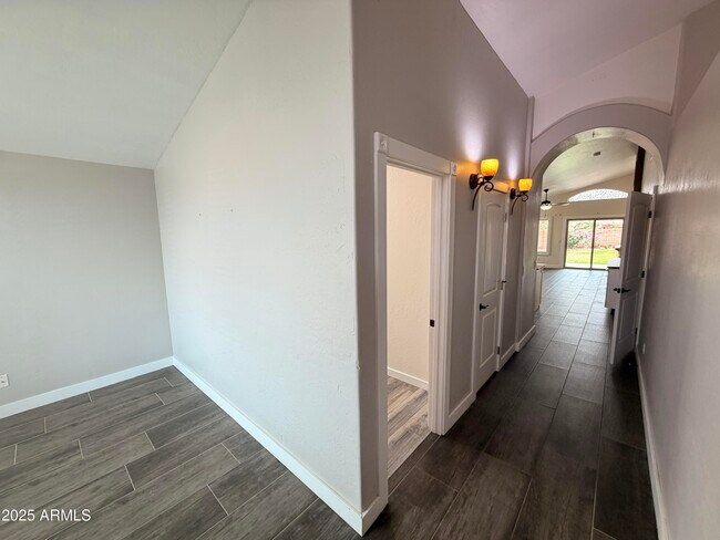 Building Photo - 8461 W Audrey Ln