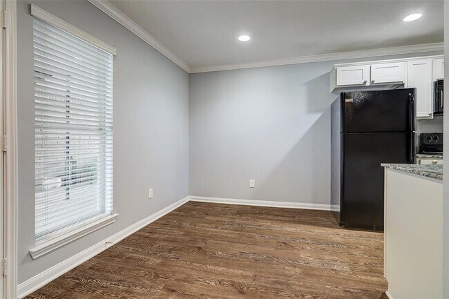 Building Photo - 835 Heights Blvd