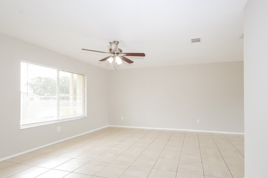 Building Photo - 2138 SE Rich St