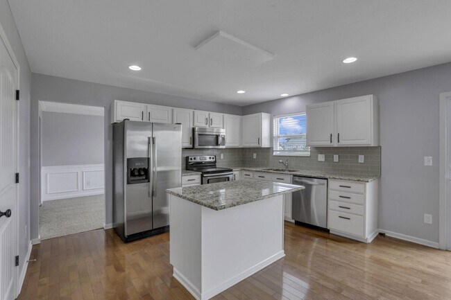 Building Photo - 1701 Marigold St