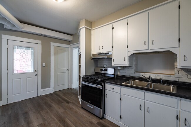 Building Photo - 324 Copeland Ave