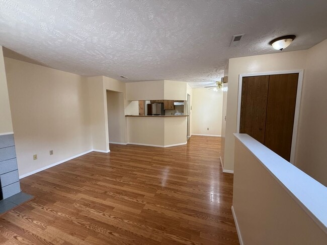 Building Photo - 2 Bedroom, 2 Bath Broadview Heights