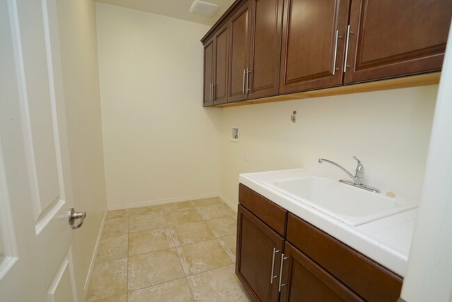 Building Photo - River Village 4 Bedroom Home in Santa Clarita.