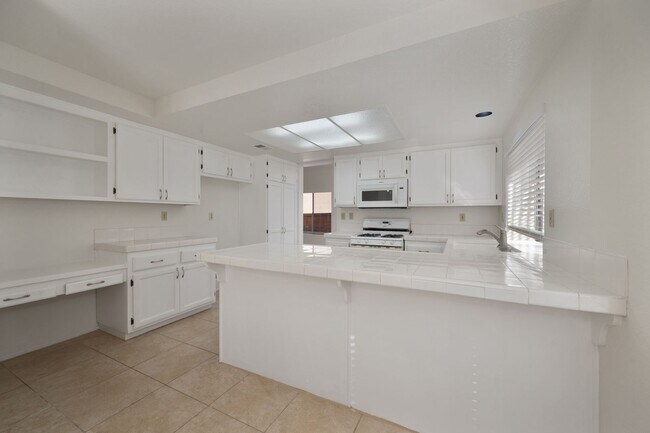 Building Photo - CHARMING HOME IN TEMECULA 3 BD/2.5 BA | OV...