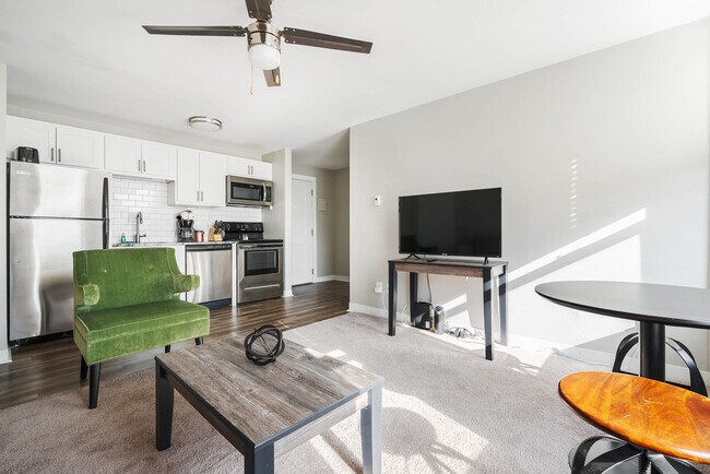 Building Photo - 615 N East St