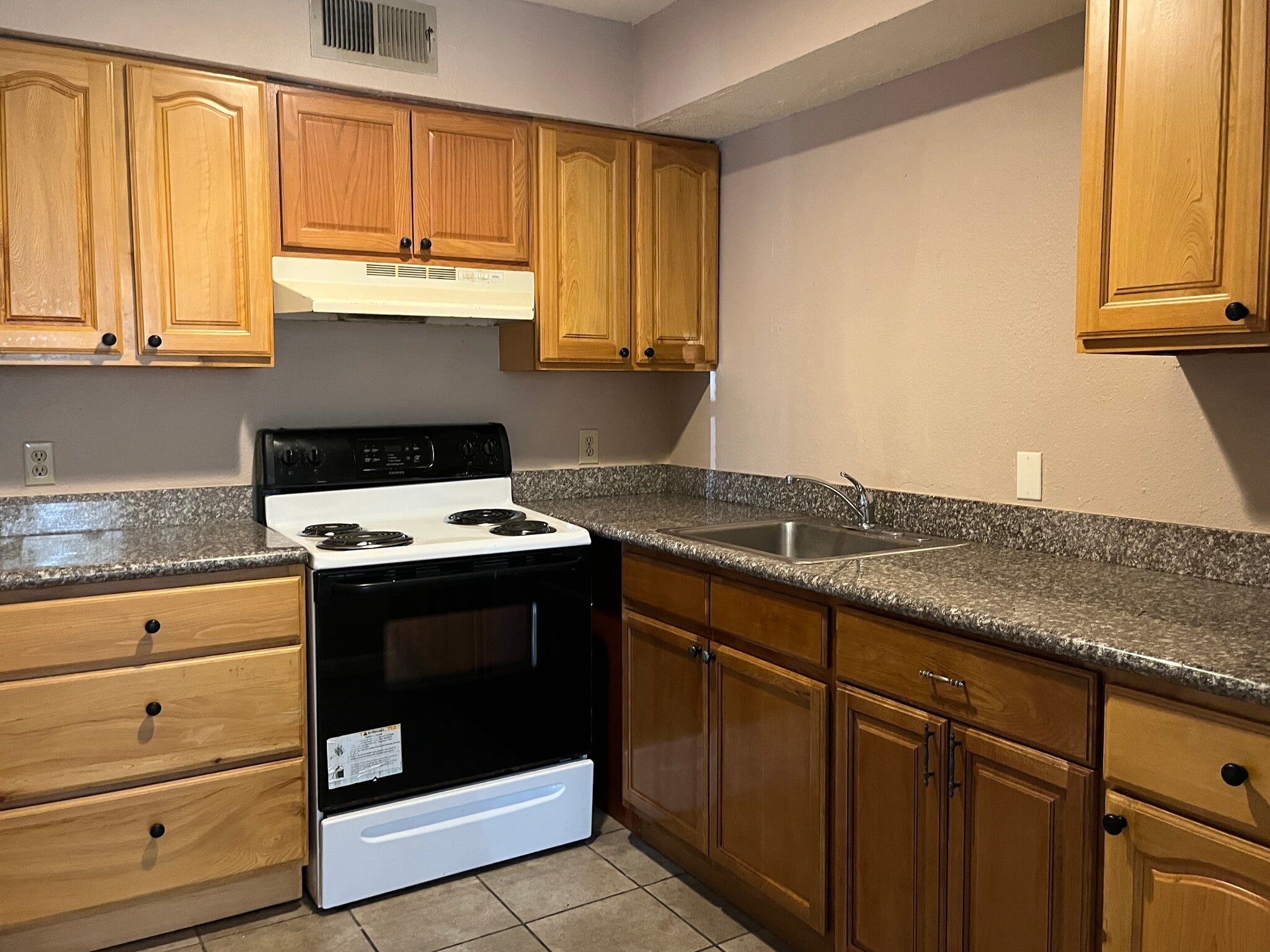 Kitchen - 1036 Eli Ct