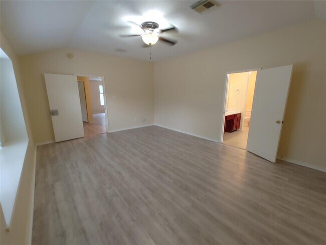 Building Photo - 28907 Fox Run Boulevard