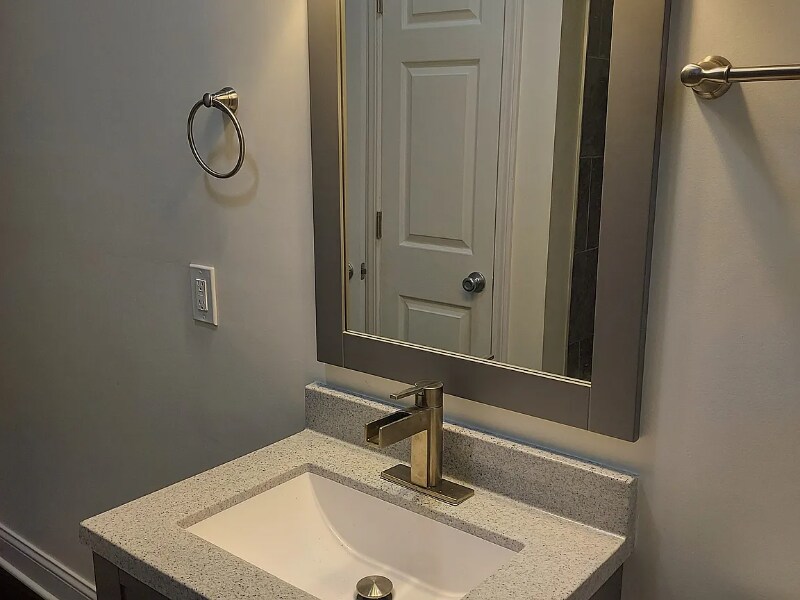 Building Photo - 2065 Beechmont Ave