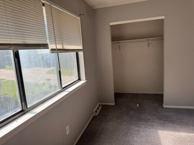 Building Photo - "Charming 2-Bed Multiplex in Davenport wit...