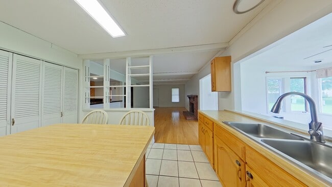 Building Photo - 14355 Rainy Lake Dr