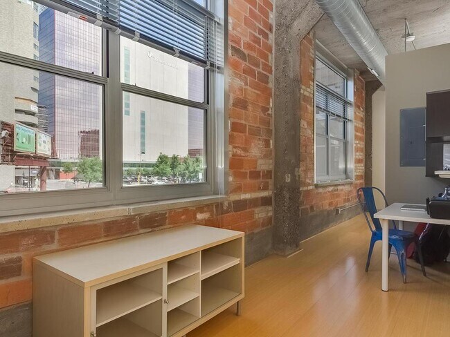 Building Photo - 521 S 7th St