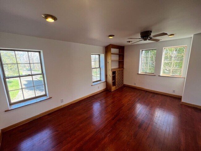 Building Photo - Beautiful Landale 4 Bedroom Single with 2 car garage for rent $3,650/month