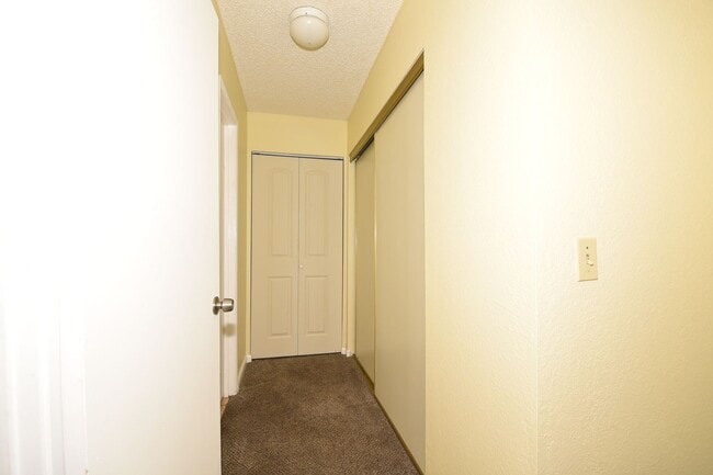 Building Photo - Lovely 2nd Floor, 1 Bed, 1 Bath Condo At D...