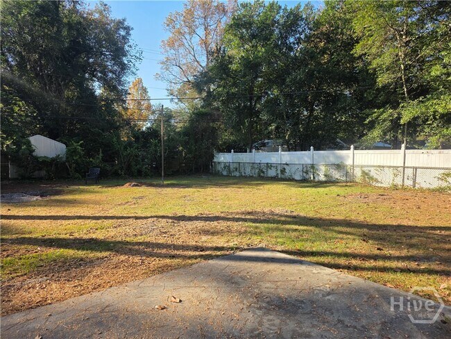 Building Photo - 213 Westwood Dr