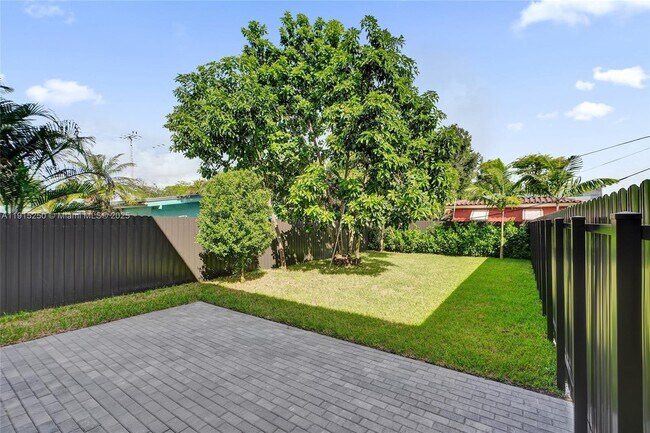 Building Photo - 119 NE 118th St